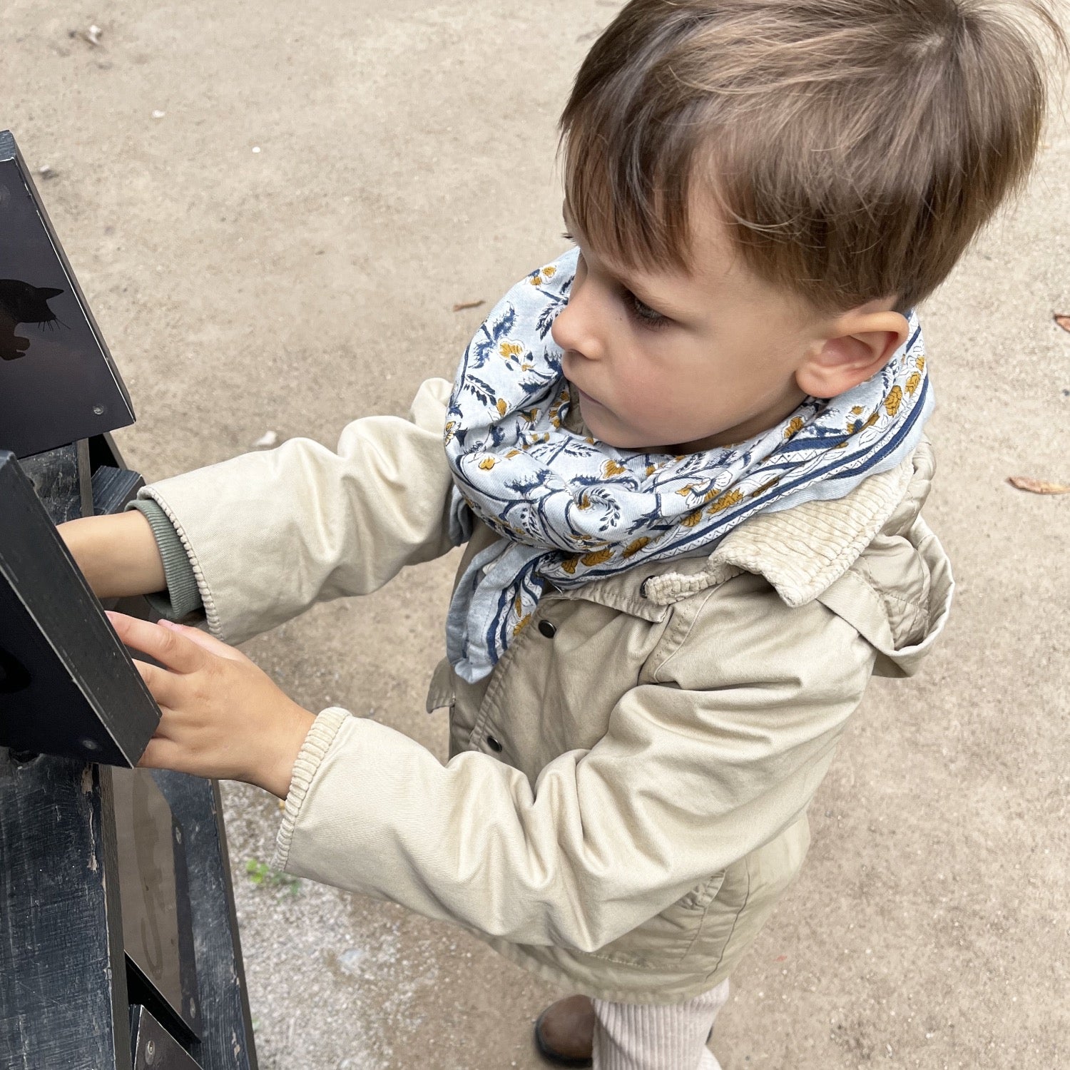Foulards Bébé, Enfant et Adulte Venez découvrir nos foulards pour toute la famille, fabriqués en Inde grâce à la méthode du blockprint.