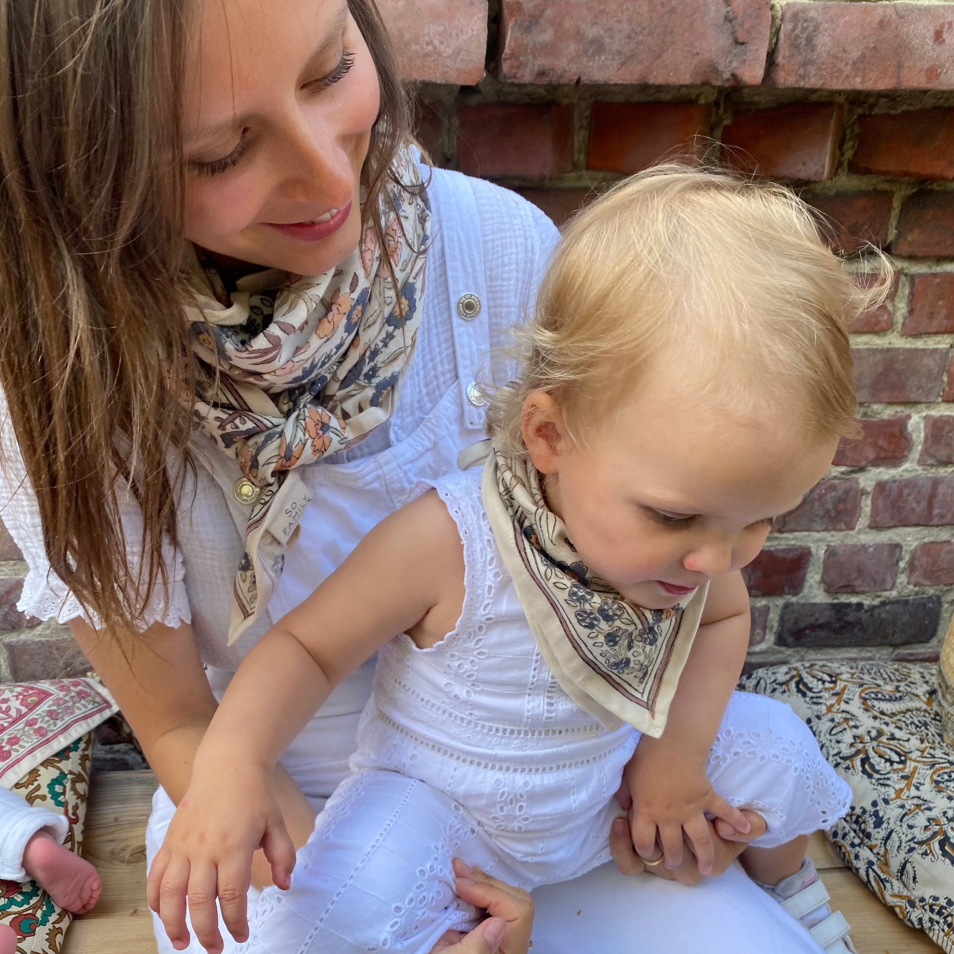 Foulard Bebe , enfant et Adultes Venez découvrir nos foulards pour toute la famille, fabriqués en Inde grâce à la méthode du blockprint