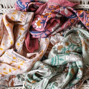 Notre collection de Foulards : quand l'Inde rencontre la mode française