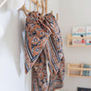 Foulards Bébé, Enfant et Adulte Venez découvrir nos foulards pour toute la famille, fabriqués en Inde grâce à la méthode du blockprint.