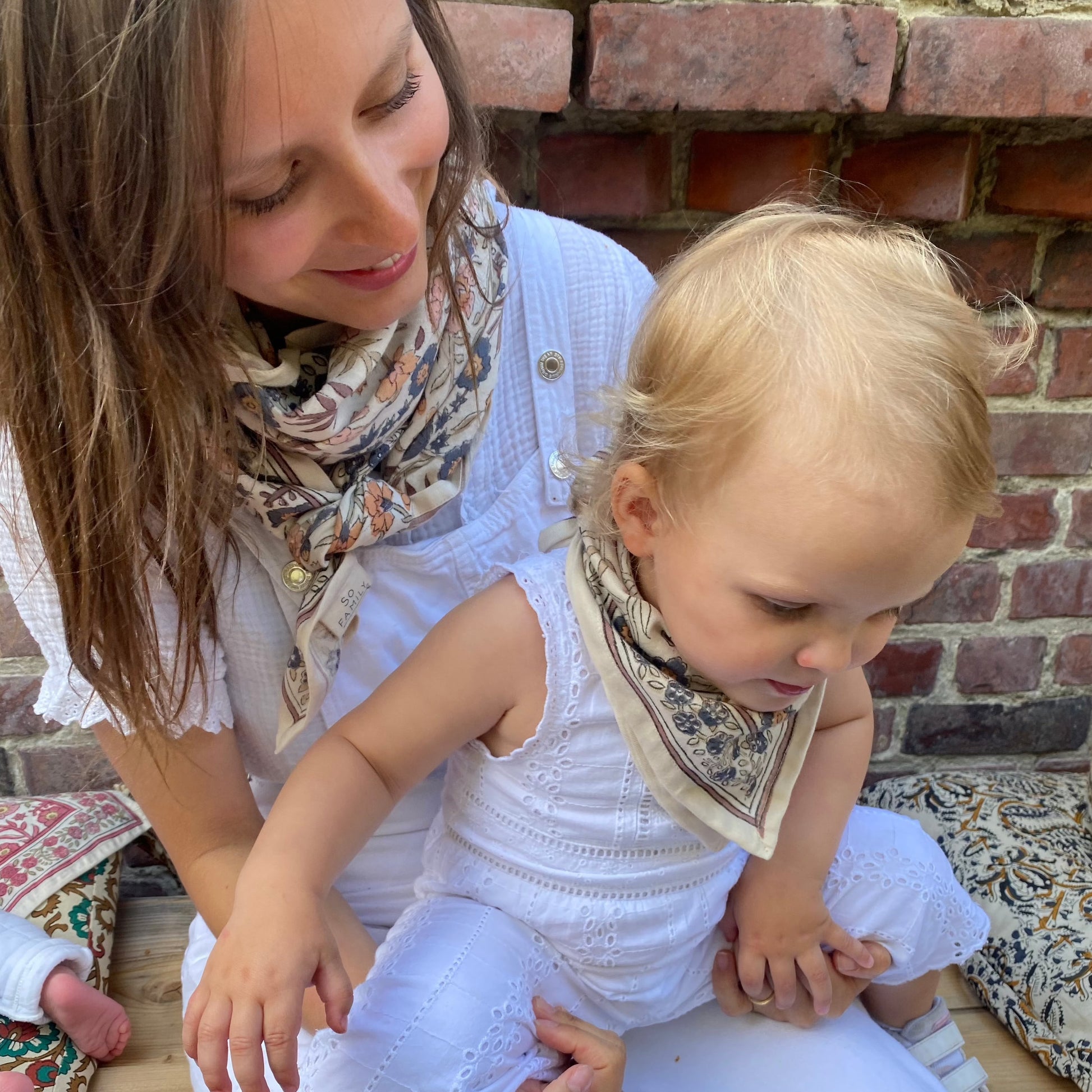 Foulard Bebe , enfant et Adultes Venez découvrir nos foulards pour toute la famille, fabriqués en Inde grâce à la méthode du blockprint