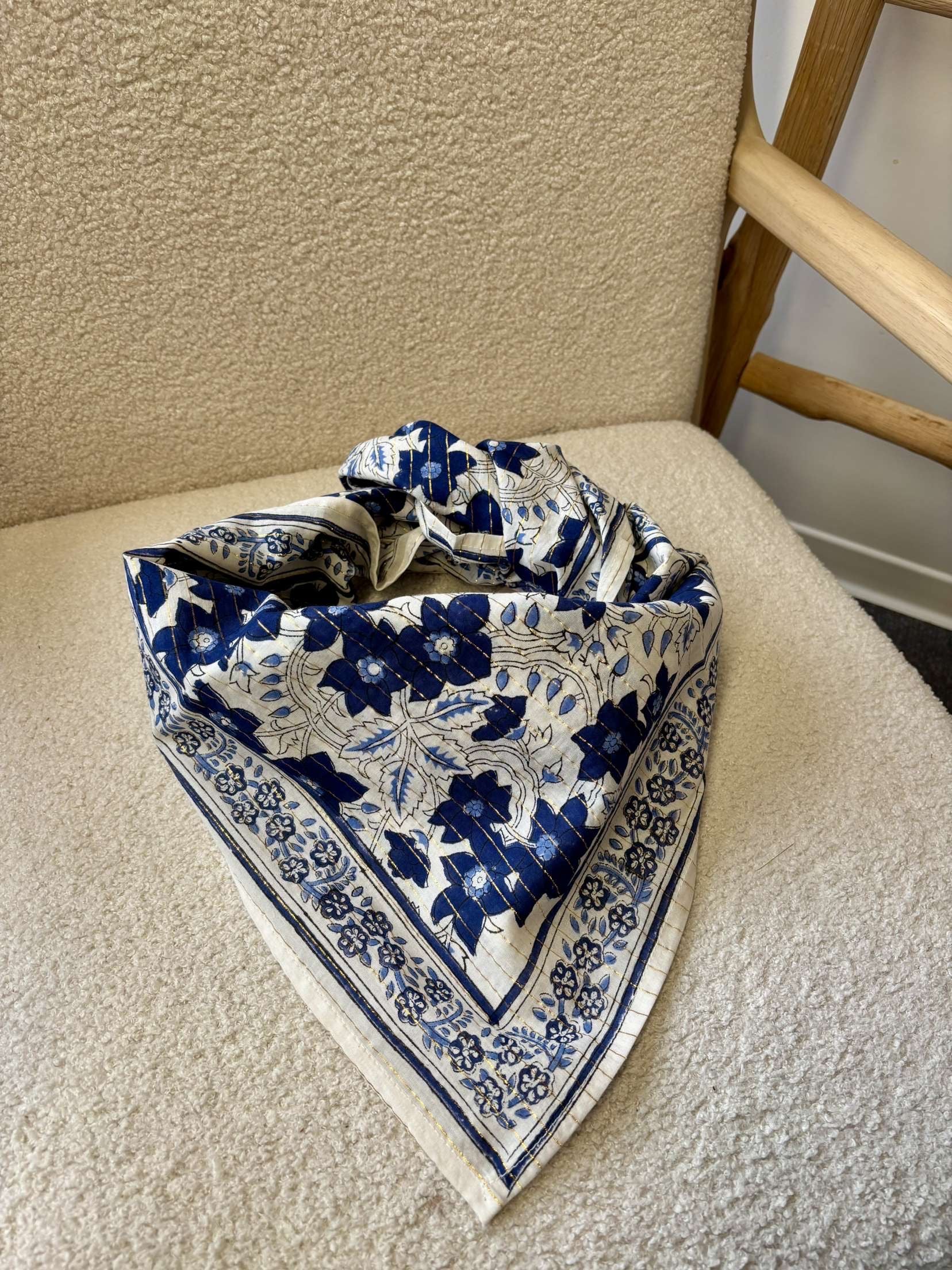 Foulard en Lurex bleu 50 cm